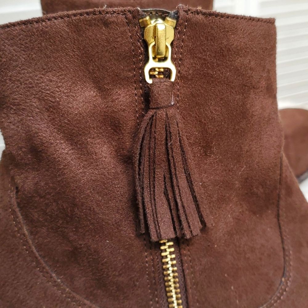 Diba Size Brown Faux Suede Tassel Zipper Western Ankle Boots Size 9. - Picture 4 of 7
